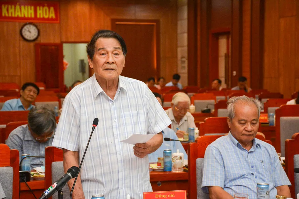 M. Pham Van Chi, ancien président du Comité populaire provincial de Khanh Hoa, a pris la parole. Photo : LUONG SON dasua-8.jpg