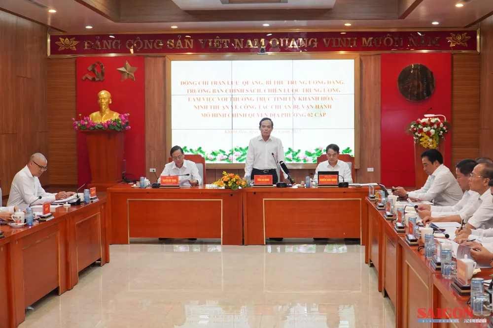 Quang cảnh buổi làm việc. Ảnh: HIẾU GIANG dasua-07025.jpg