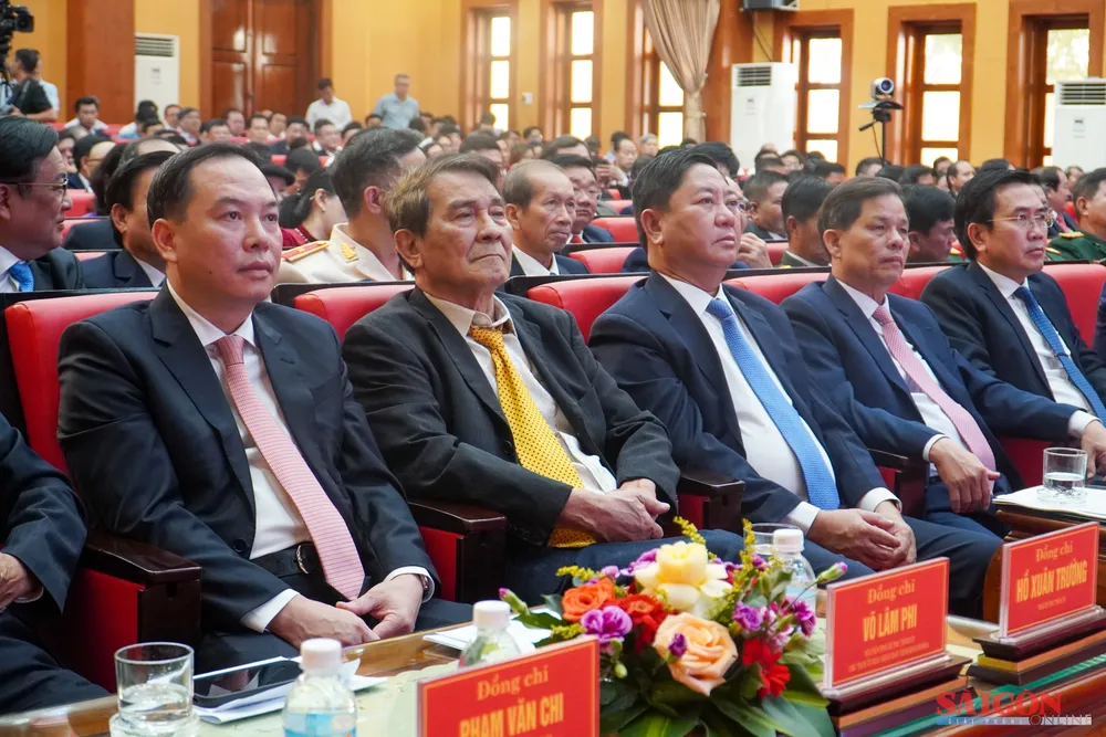 Các đại biểu tham dự lễ công bố. Ảnh: HIẾU GIANG dasua-07460.jpg