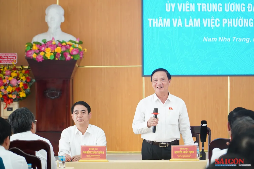 Phó Chủ tịch Thường trực Quốc hội Nguyễn Khắc Định làm việc với phường Nam Nha Trang. Ảnh: HIẾU GIANG dasua-1.jpg