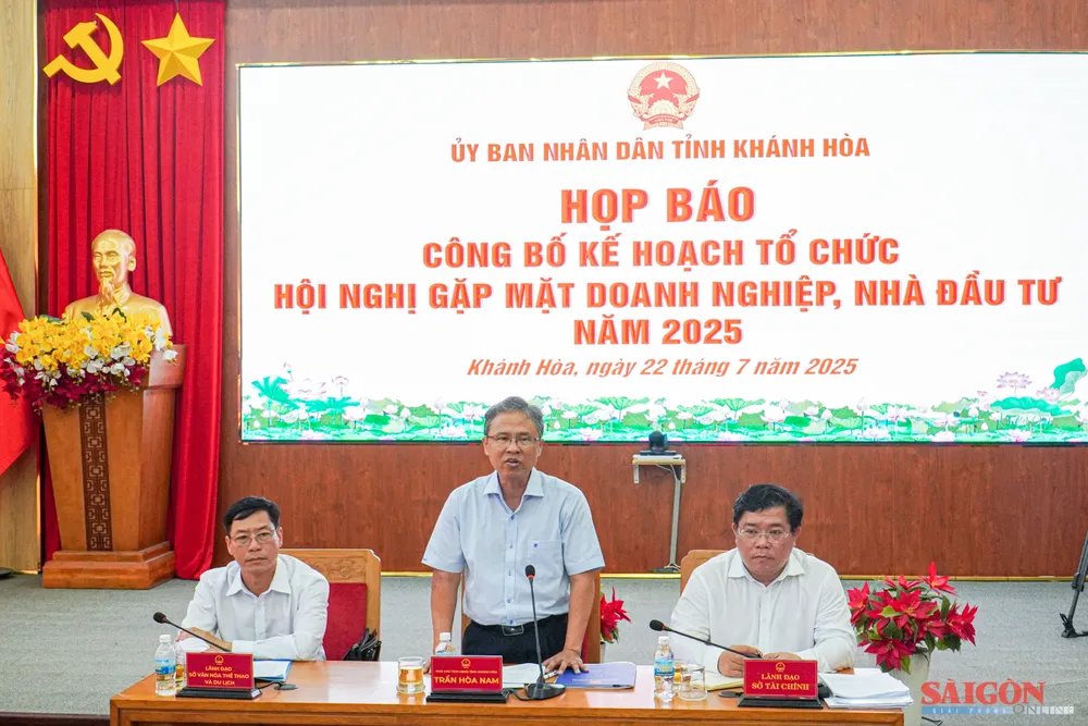 Phó Chủ tịch UBND tỉnh Trần Hòa Nam phát biểu tại buổi họp báo. Ảnh: HIẾU GIANG dasua-08226.jpg