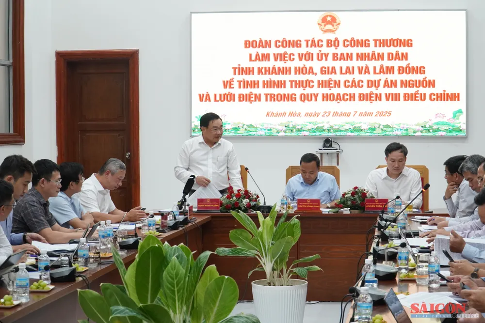 Quang cảnh buổi làm việc. Ảnh: HIẾU GIANG dasua-08302.jpg