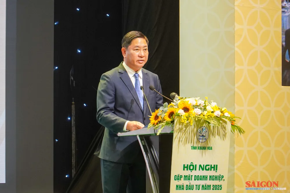 Chủ tịch UBND tỉnh Khánh Hòa Trần Quốc Nam chia sẻ về tiềm năng, cơ hội đầu tư, chính sách đặc thù, và các định hướng phát triển của tỉnh. Ảnh: HIẾU GIANG dasua-08734.jpg
