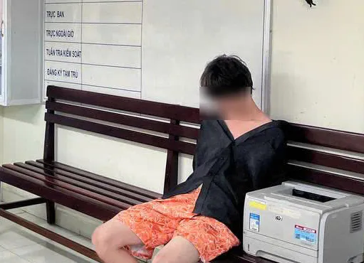 K.A. được đưa về cơ quan công an làm việc. Ảnh: CACC z6883717451322_e1b5c6fb0992da10730baf7266ef2257.jpg