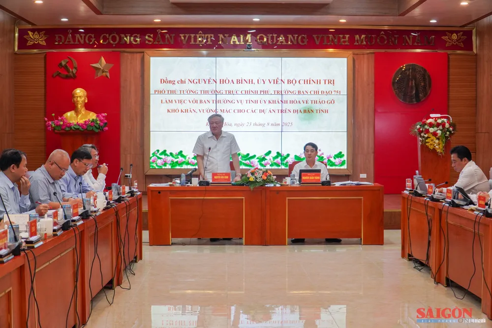 Quang cảnh buổi làm việc. Ảnh: HIẾU GIANG dasua-01164.jpg