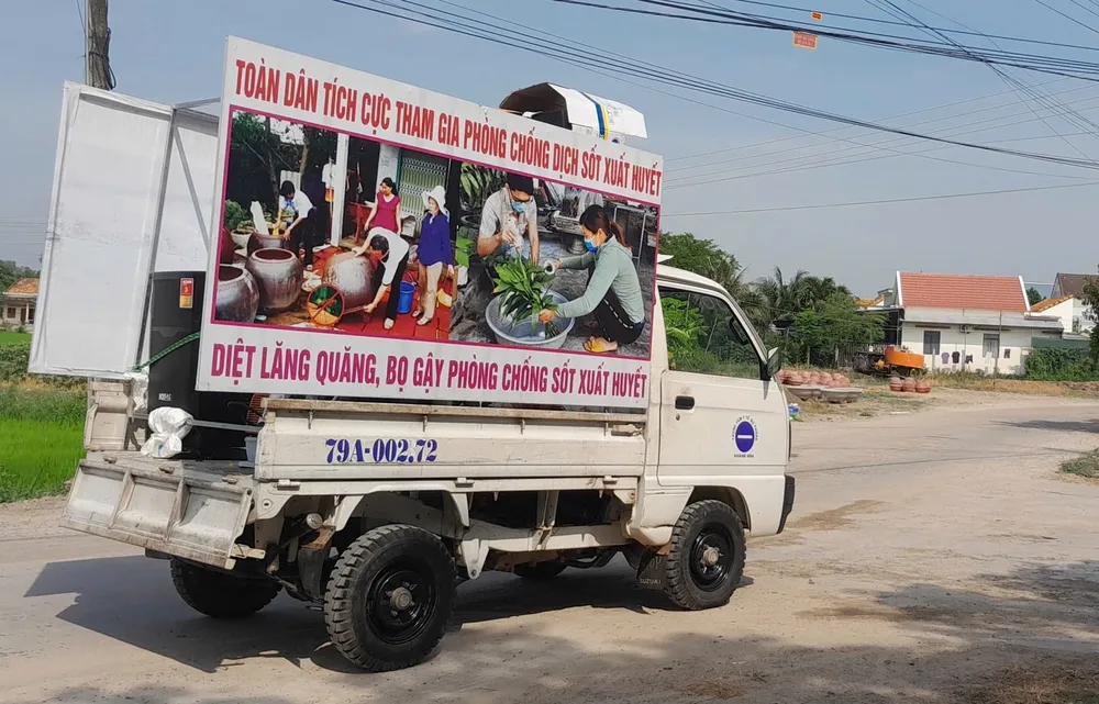 Xe truyền thông lưu động triển khai chiến dịch phòng chống sốt xuất huyết. Ảnh: CDC Khánh Hòa