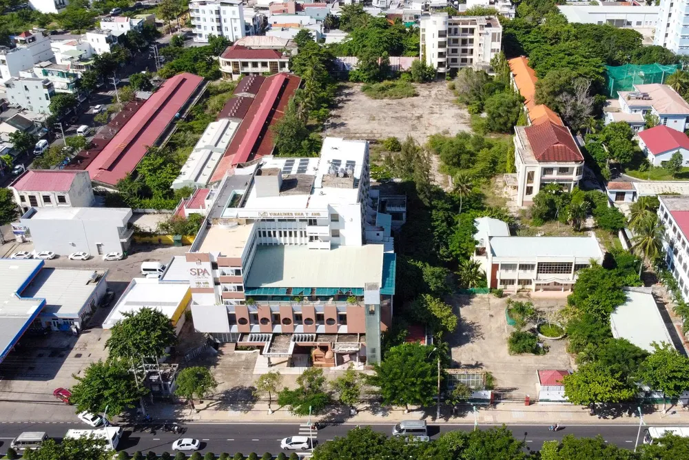 Khu đất 32 Trần Phú, phường Nha Trang. Ảnh: HIẾU GIANG dasua-6.jpg