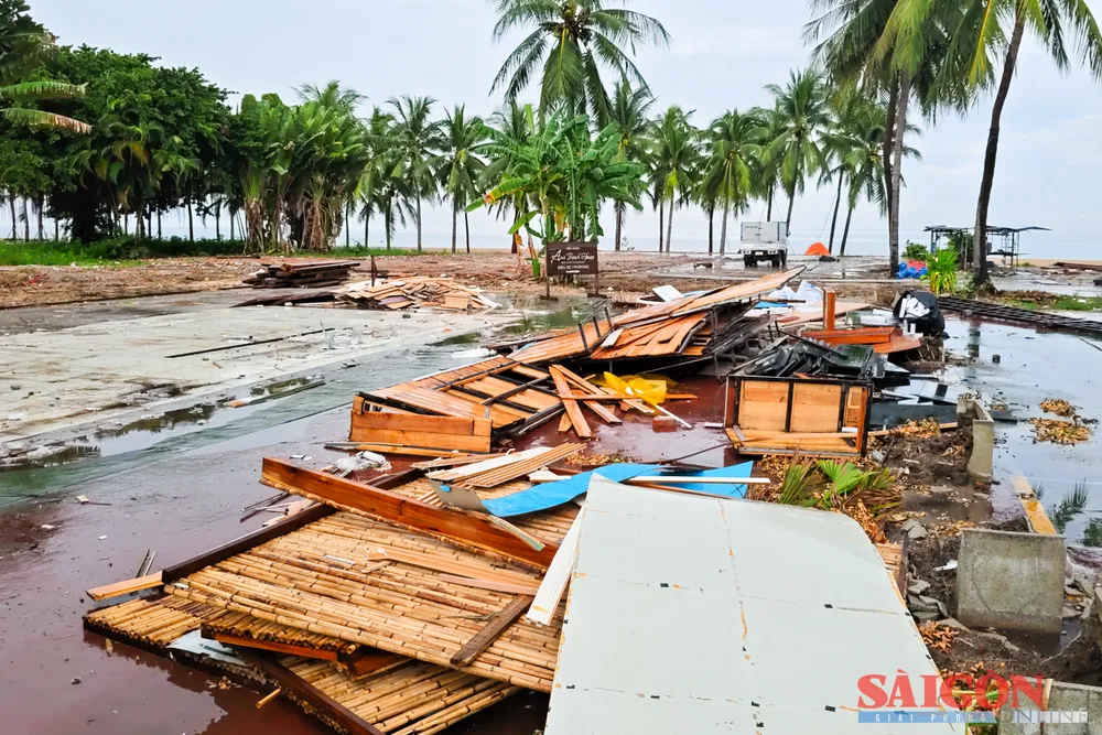 Đến sáng 11-10, việc tháo dỡ và di chuyển tài sản trên đất cơ bản hoàn tất dasua-102714.jpg