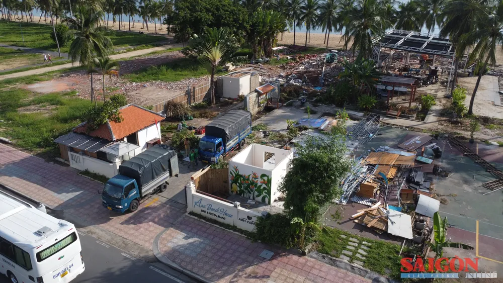 Việc tháo dỡ diễn ra trong nhiều ngày qua, theo yêu cầu hoàn trả mặt bằng cho nhà nước từ UBND phường Nha Trang dasua-.jpg