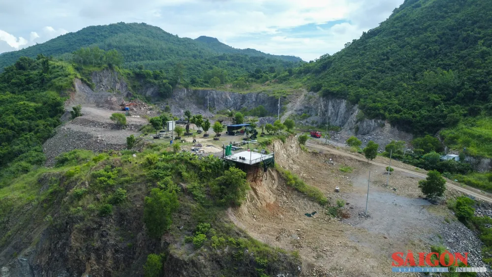 San ủi mặt bằng quy mô lớn tại khu vực. Ảnh: HIẾU GIANG dasua-0947.jpg