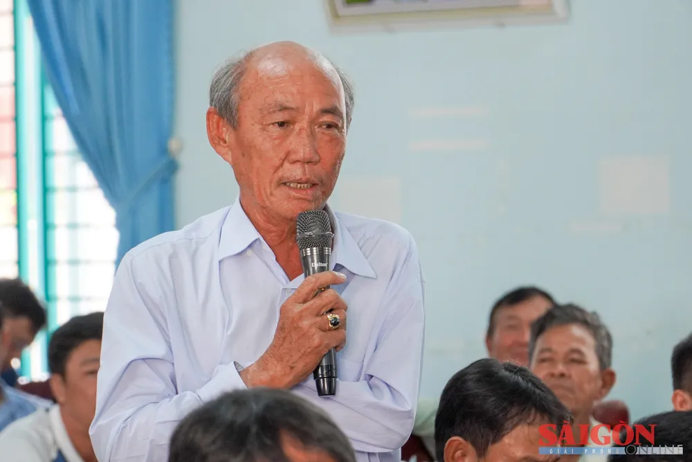 Ông Võ Văn Bảy, người dân địa phương nêu ý kiến. Ảnh: HIẾU GIANG dasua-01267.jpg