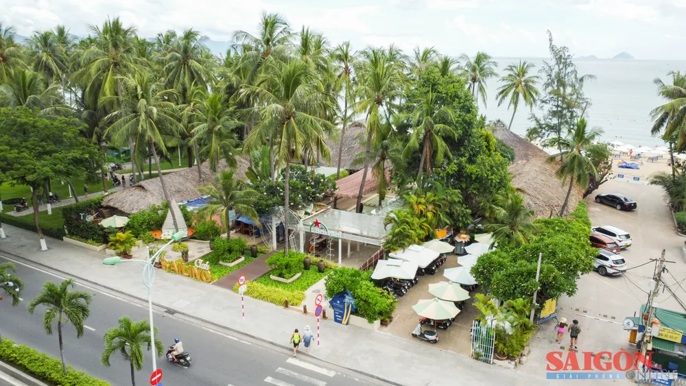 Khu đất đang được Công ty TNHH Liên doanh Câu lạc bộ Bơi thuyền Nha Trang làm nhà hàng. Ảnh: HIẾU GIANG Sailing Club Nha Trang