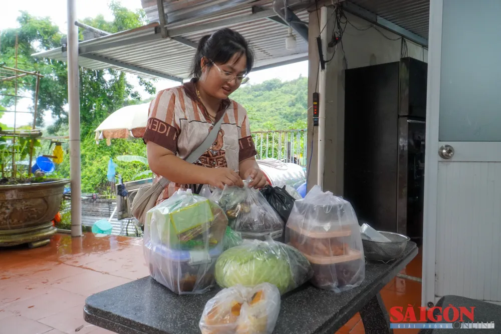 La Sra. Nguyen Hoai Thuong preparó todo lo necesario para trasladarse a un lugar seguro. 7.jpg