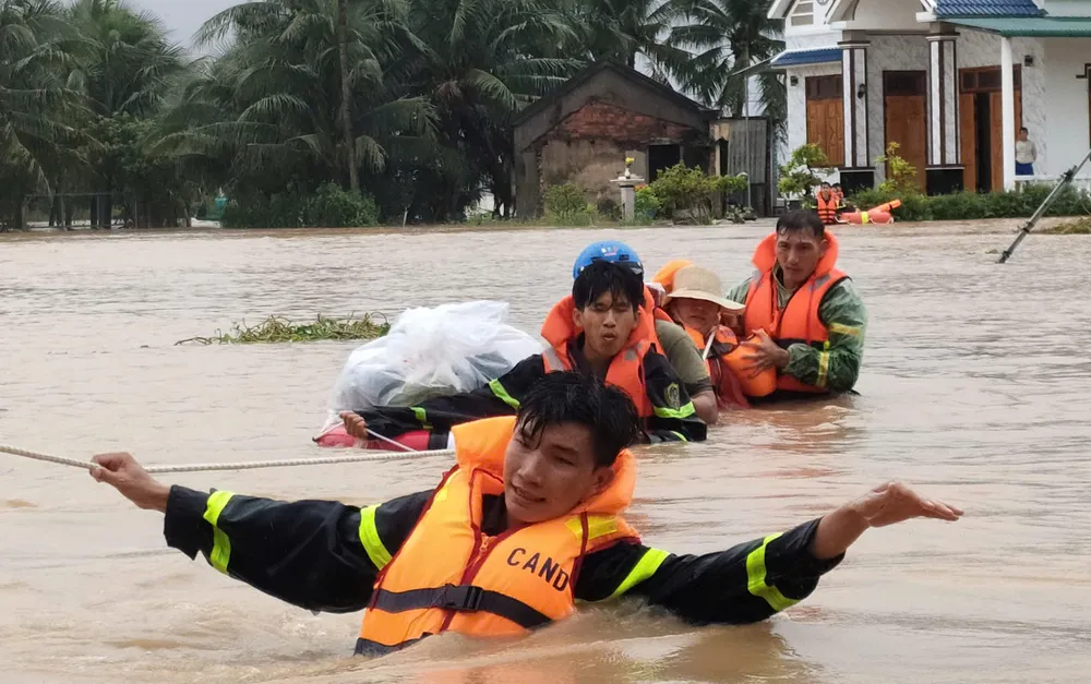 Khánh Hòa: Xả điều tiết hồ chứa, cảnh báo ngập cục bộ vùng hạ du