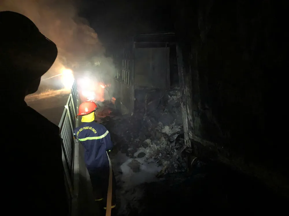 وصل رجال الإطفاء في الوقت المناسب لإخماد الحريق. الصورة: مركز مكافحة الحرائق في كاليفورنيا (CACC) z7298169893251_311b0654889cec24cd92f43b0ee27b2f.jpg