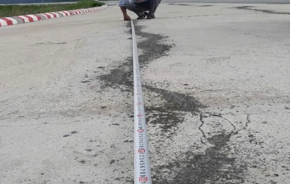 De scheuren in het oppervlak van de stuwdam van het Song Than-reservoir zijn gerepareerd. Foto: Ninh Thuan Irrigation Works Exploitation Company Limited. Ảnh màn hình 2025-12-11 lúc 14.38.17.png