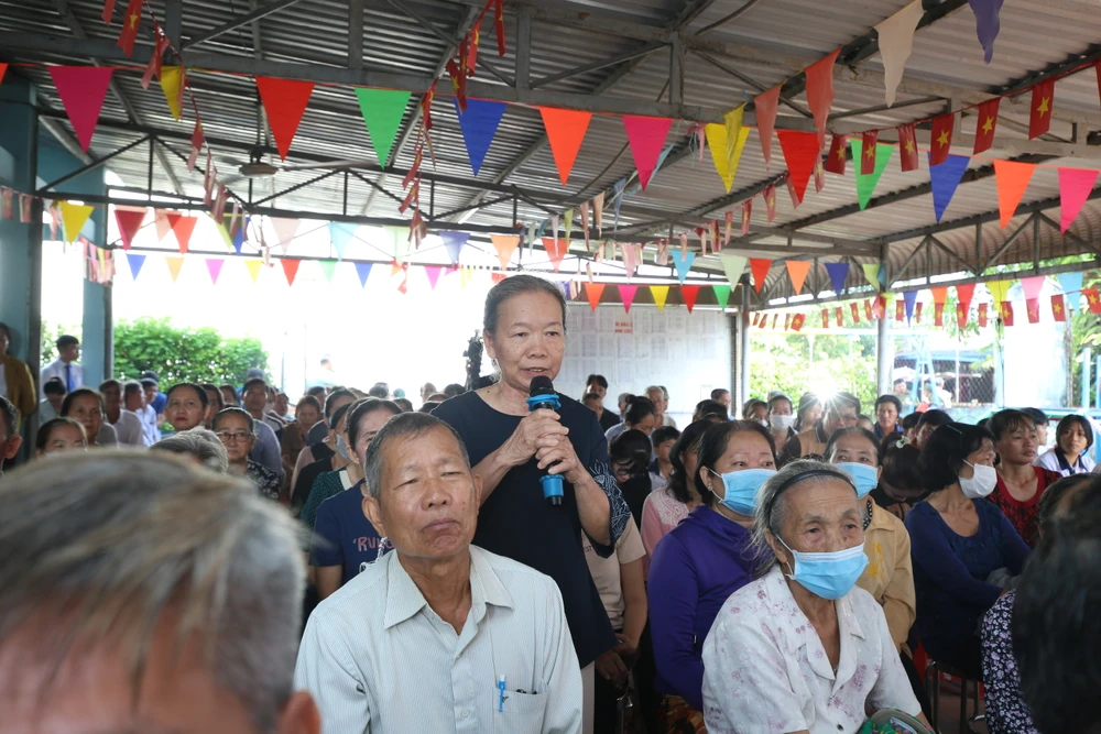 Người dân phát biểu ý kiến tại ngày hội. Ảnh: DŨNG PHƯƠNG z6040621841705_d96c3355a064c526c2950fa76e594a25.jpg
