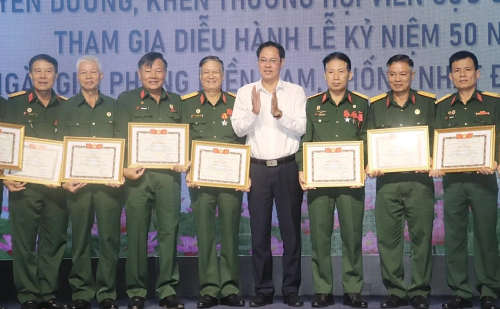Khen thưởng 120 cựu chiến binh xuất sắc trong lực lượng diễu hành