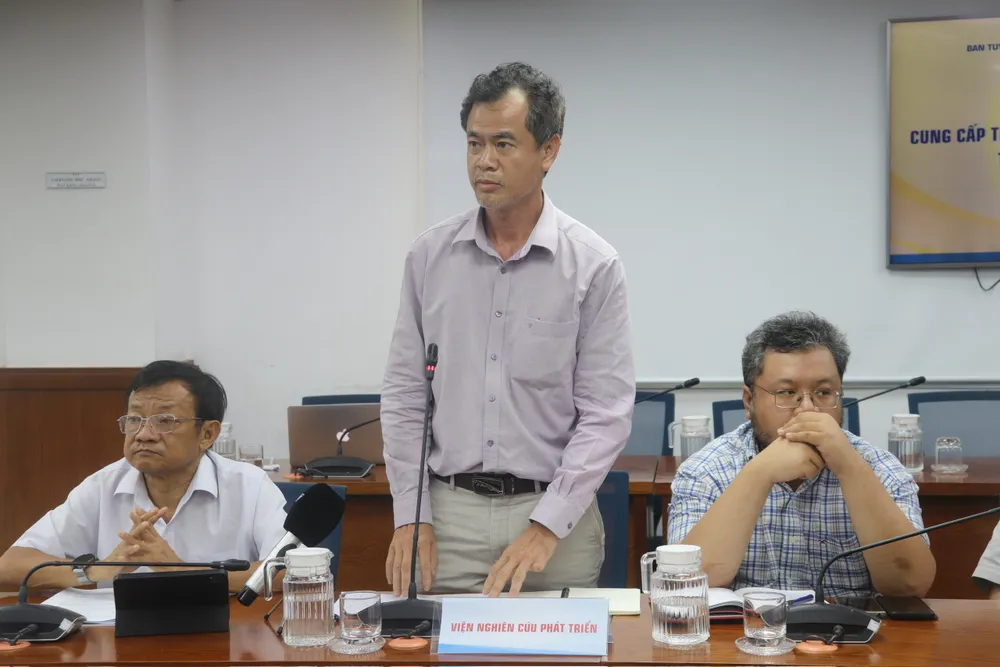 លោក Le Thanh Hai បានជម្រាបជូននៅក្នុងសន្និសីទសារព័ត៌មាន z6628228096706_f0d890327615f76f929c5db68cbd4128.jpg