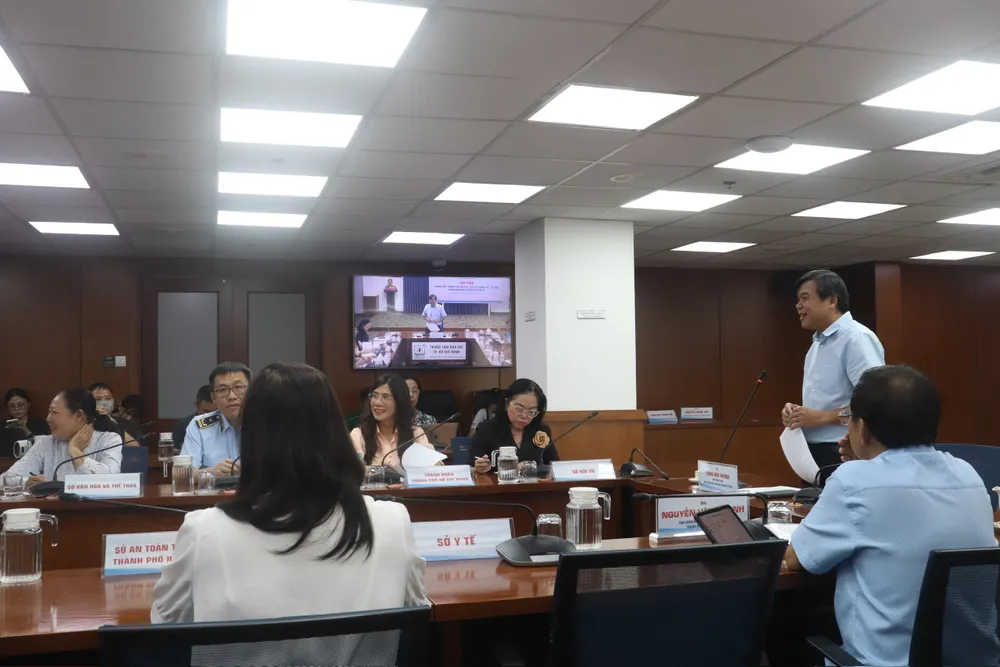 Quang cảnh họp báo, chiều 5-6 z6674694753367_61b7f62a9289ea136a28f5eb5e5c0751.jpg