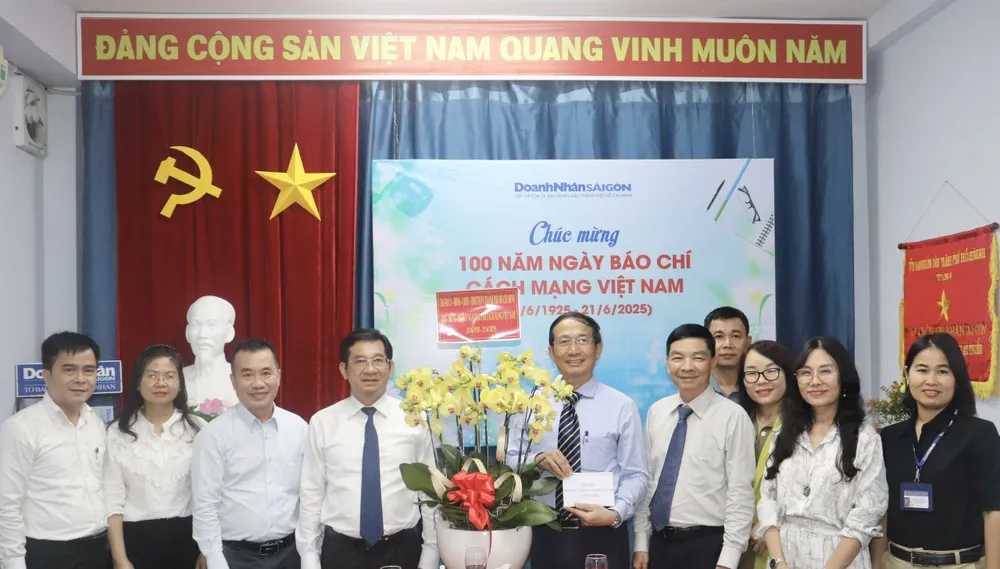 Phó Chủ tịch Thường trực UBND TPHCM Dương Ngọc Hải thăm, chúc mừng Tạp chí Doanh nhân Sài Gòn z6701288139560_70a168208080566e8c41a7939e968076.jpg