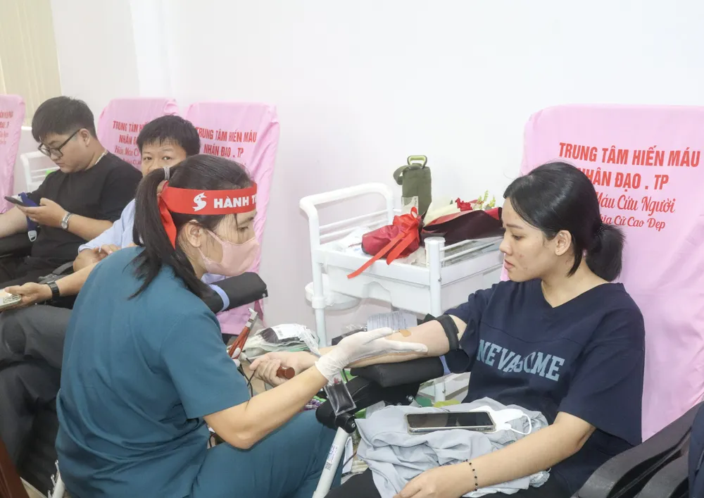 Đông đảo bạn trẻ tham gia hiến máu, sáng 25-6 z6739684444132_d4efb7f6becad37a9158a7b1703e36e5.jpg