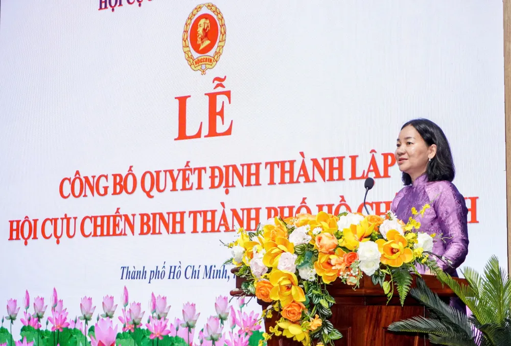 Đồng chí Trương Thị Bích Hạnh phát biểu tại lễ công bố Đồng chí Trương Thị Bách Hạnh phát biểu - Sao chép.jpg