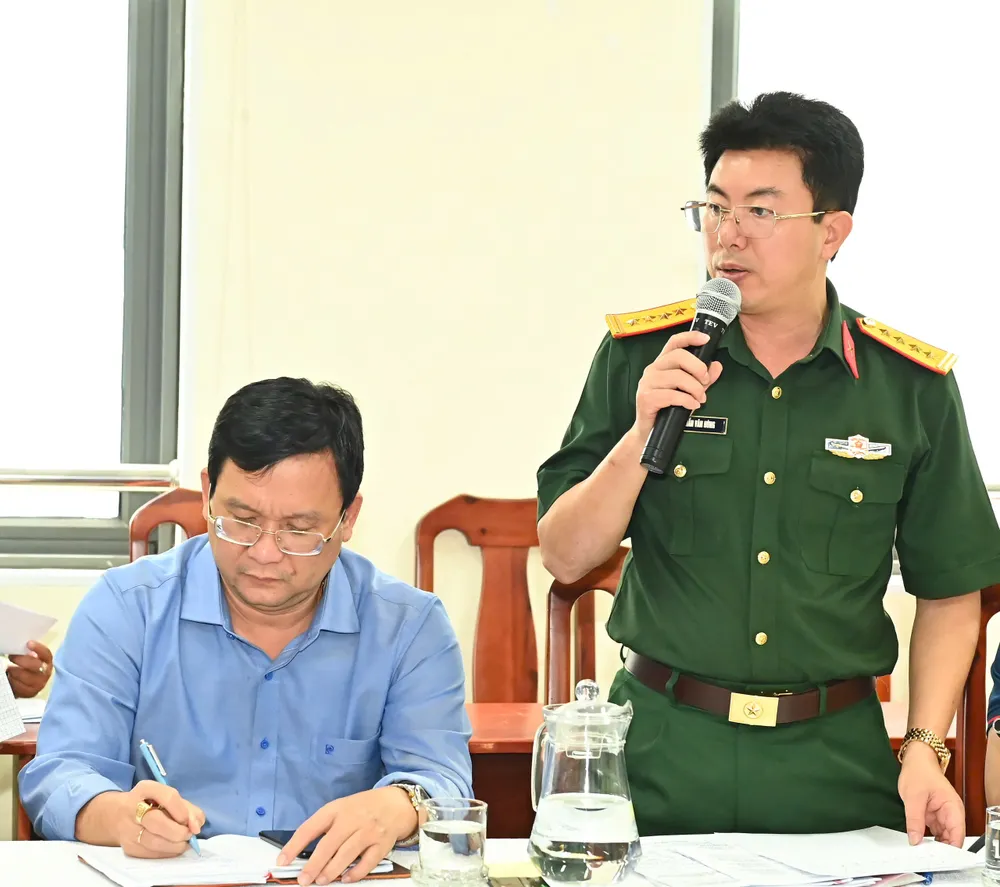 Đồng chí Trần Văn Hùng, Phó Chính ủy Bộ Tư lệnh TPHCM phát biểu tại buổi làm việc. Ảnh: VIỆT DŨNG z6842606195349_fb19eba43c867e8fafac4690dc090484.jpg