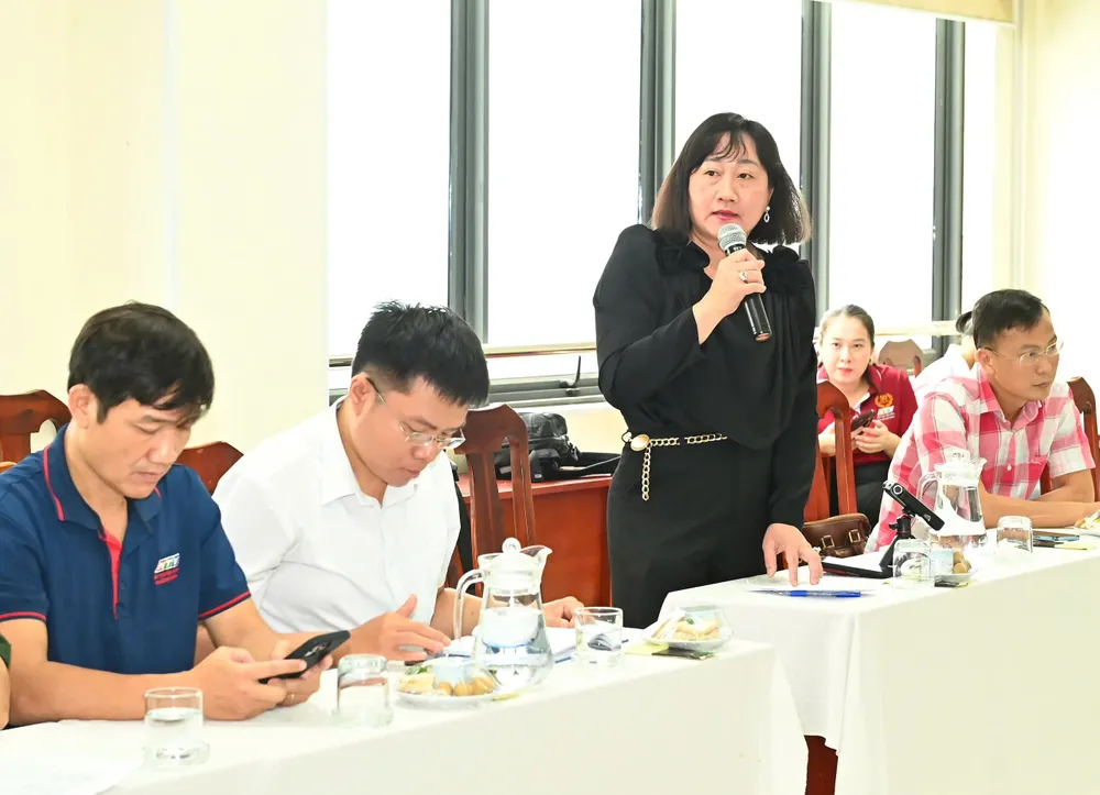Đồng chí Bùi Thị Hồng Sương, Phó Tổng Biên tập Báo Sài Gòn Giải Phóng, phát biểu tại buổi làm việc. Ảnh: VIỆT DŨNG z6842606829818_5e6e2d69ec3f4d095d1a7c783cc503ac.jpg