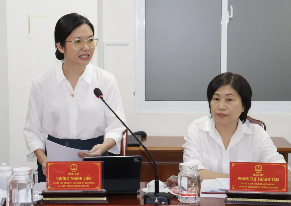 Đồng chí Vương Thanh Liễu, Chủ tịch UBND phường Bình Tiên báo cáo tại buổi làm việc z6849781351782_bb9c0dc555a5582aeb4c1fd5d4750830.jpg