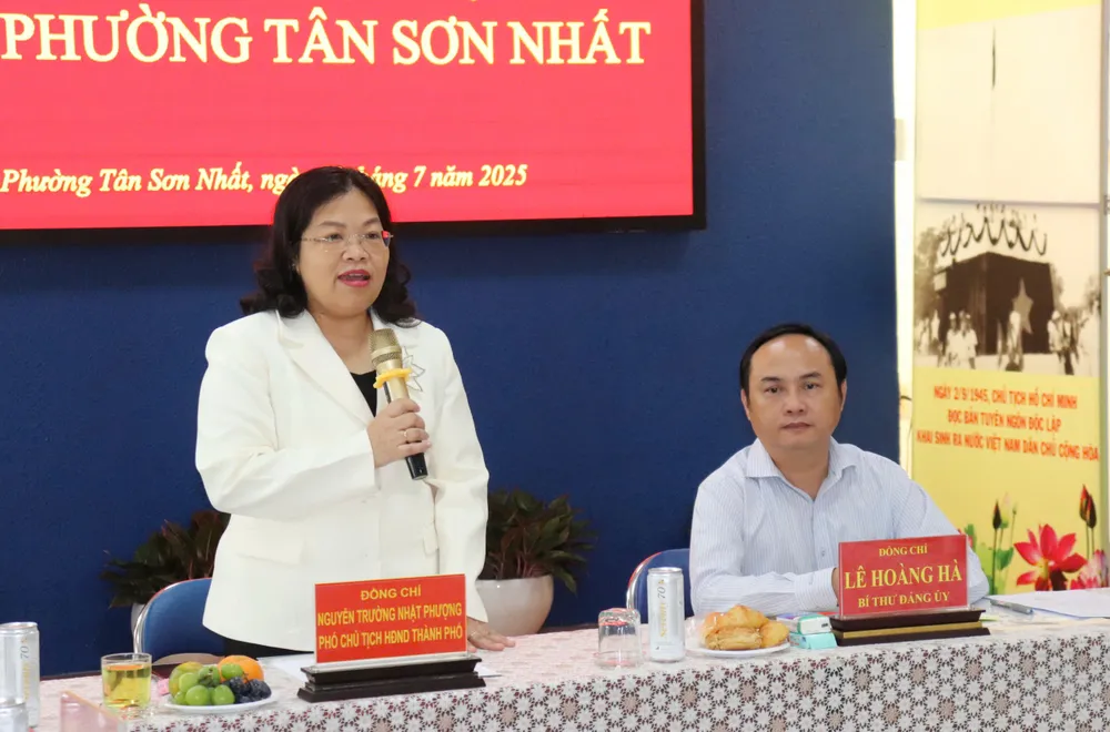 អនុប្រធានក្រុមប្រឹក្សាប្រជាជនទីក្រុងហូជីមិញ លោក Nguyen Truong Nhat Phuong ថ្លែងសុន្ទរកថាបញ្ចប់កិច្ចប្រជុំ។ z6852009977897_4ebcbbe77c09f1e4335e27a17f7f618c.jpg