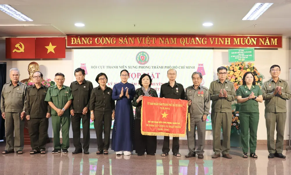 Hội Cựu TNXP TPHCM đón nhận Cờ thi đua của UBND TPHCM z6855495482838_bbacb2a5dfb87191d1c6c8f91a506dd7.jpg