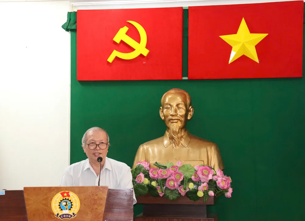 Đồng chí Nguyễn Việt Cường, Chủ nhiệm CLB Truyền thống kháng chiến Khối Công vận - Công đoàn hưu trí TPHCM phát biểu tại buổi gặp mặt z6883244794879_cece4dccff89fb253a9330dfba349d7b.jpg