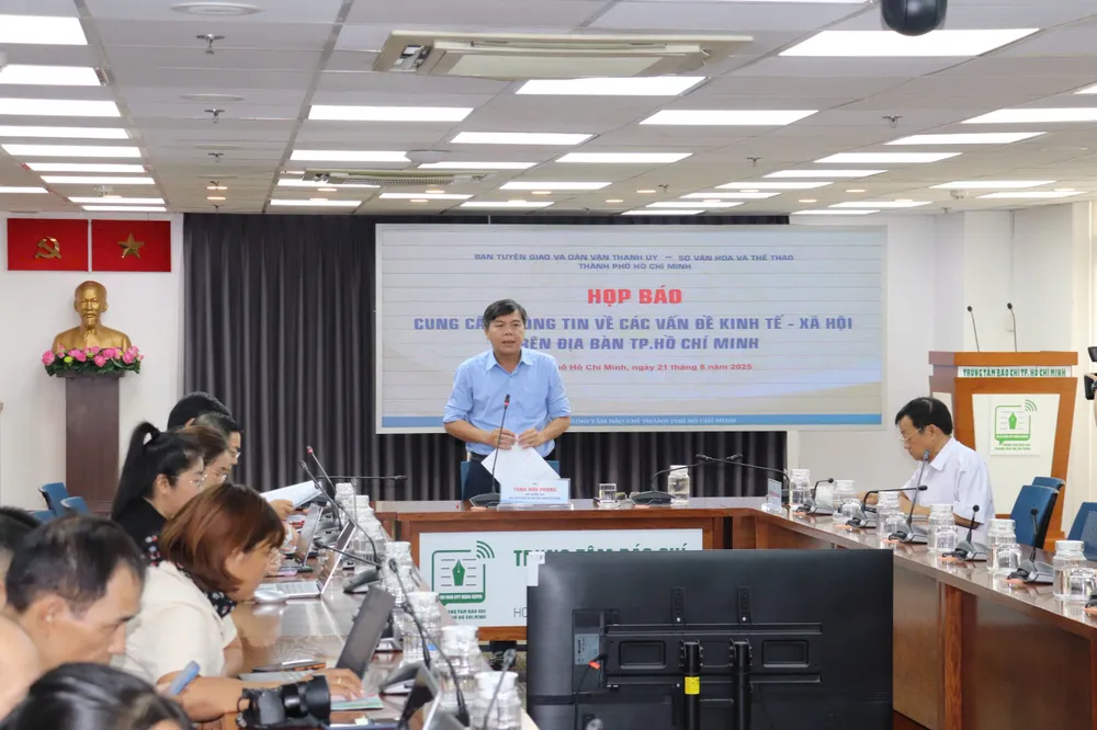 Quang cảnh họp báo chiều 21-8 z6930352745018_a55fb21e7558e873b1936ceb0a3be0fe.jpg