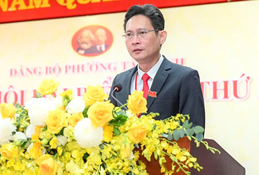 Bí thư Đảng ủy phường Tân Bình Nguyễn Hoàng Long phát biểu tại chương trình z6932366246182_72cc17037d0dedce059545d8cea913fb.jpg