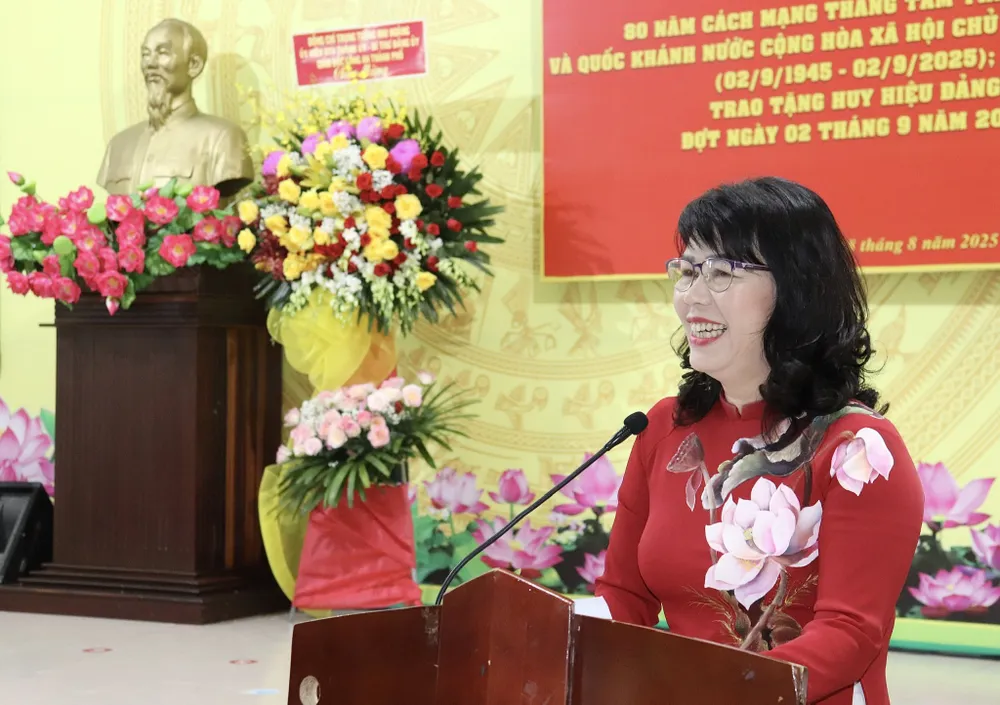 Đồng chí Trương Lê Mỹ Ngọc, Bí thư Đảng ủy phường Tân Sơn Hòa phát biểu tại chương trình z6952697170100_fcb8ba218bd9ad3d921ebb658d000a64.jpg