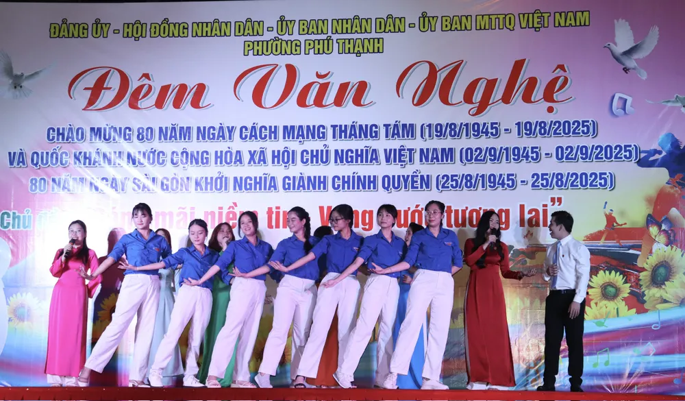 ការសម្តែងនៅក្នុងកម្មវិធី z6961653113337_bcfcfb331534e1ad78d309a56b8a9be3.jpg