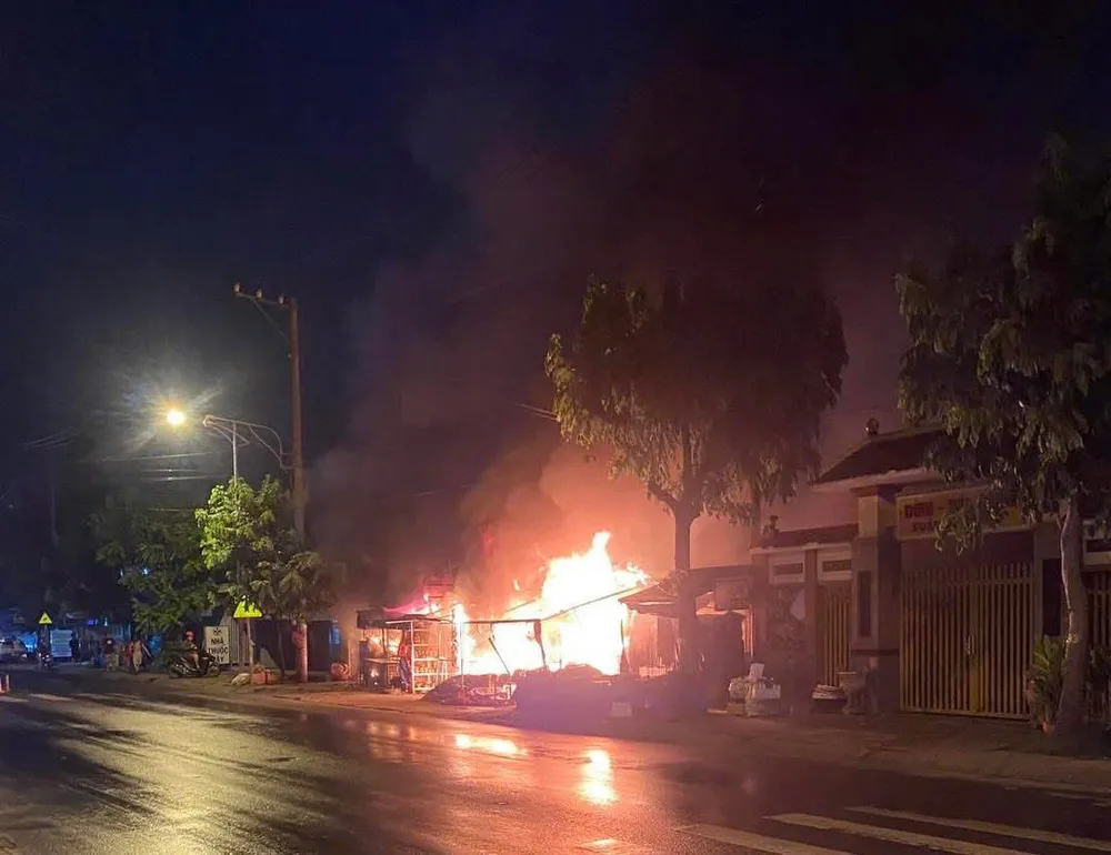 Hiện trường vụ cháy z7036182785434_34e1022d471983643ed041b72353de6c.jpg