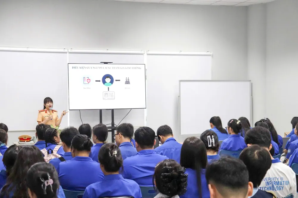 Thanh niên tham gia tập huấn về an toàn giao thông H1.jpg