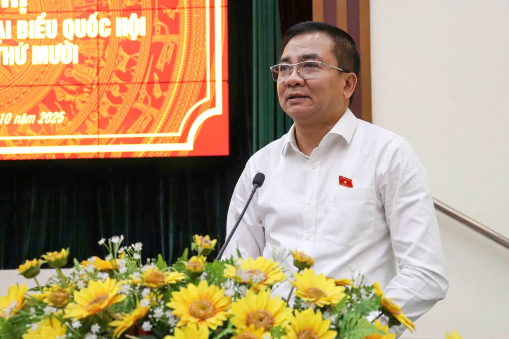 Trung tướng Nguyễn Minh Đức phát biểu tiếp thu ý kiến của cử tri z7073773274695_c468c44b28460a47a5d19ade6fdd4686.jpg