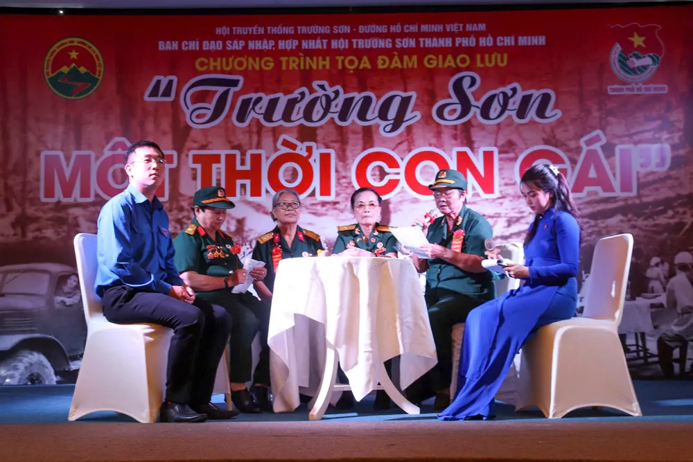 Quang cảnh chương trình z7118850086232_bfdcb371bfeee0d5f5e9b8967c77eb10.jpg