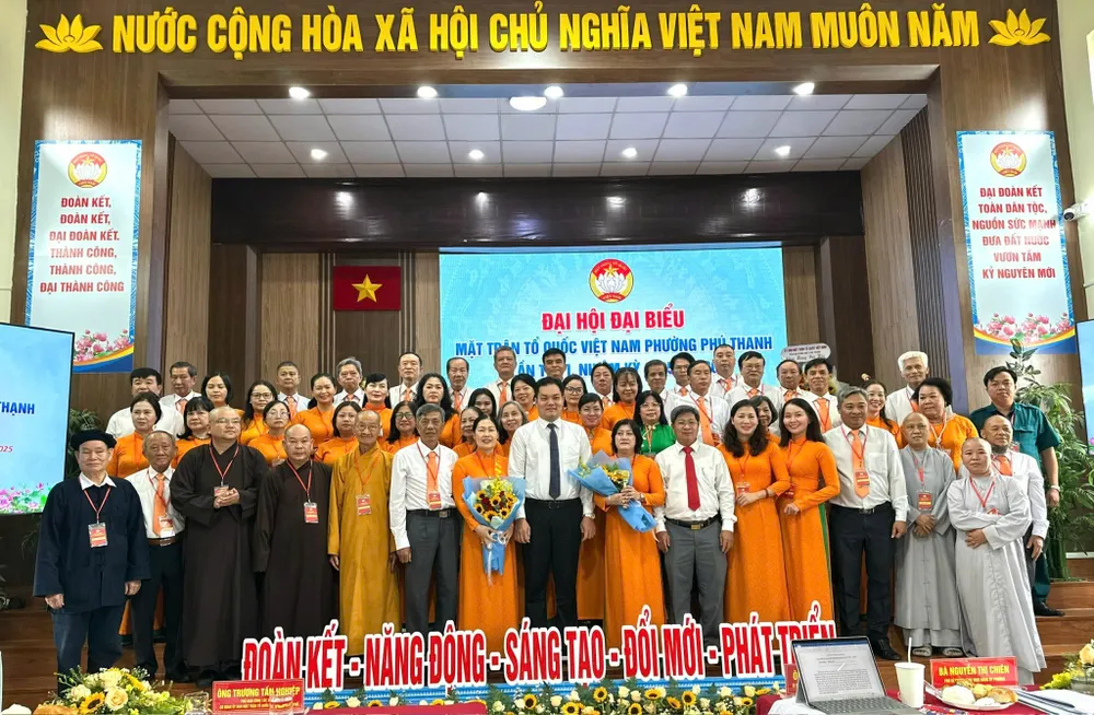 Ra mắt ủy viên của Ủy ban MTTQ Việt Nam phường Phú Thạnh nhiệm kỳ 2025-2030 z7147929764776_d9c25b6c8dc64abb9b5ccac4a817e2f6.jpg