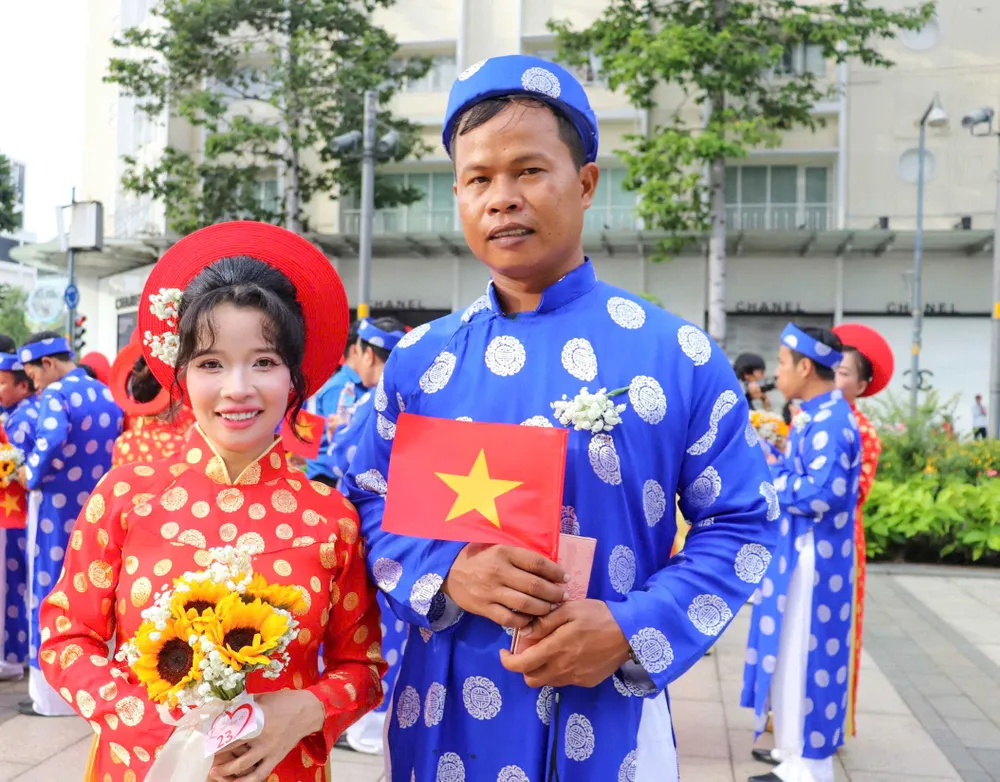 Anh Lưu Thanh Viếng và chị Dương Thị Kim Hoa yêu nhau từ khi còn học THPT, đến nay đã hơn 15 năm gắn bó z7149936605991_183721f44d7d835d37adb36436282519.jpg