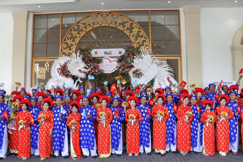 Cô dâu, chú rể rạng ngời trong ngày cưới z7149936823219_b1d387f1305972839e6277138634cd6b.jpg