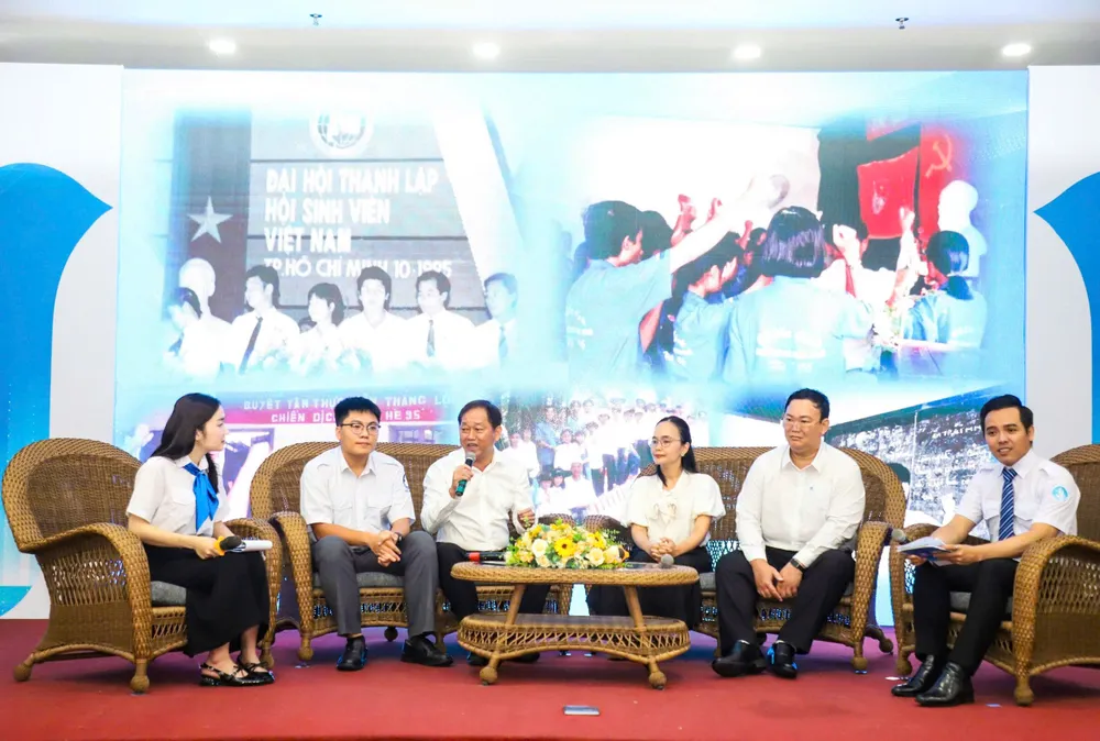 Giao lưu cán bộ Hội Sinh viên Việt Nam TPHCM qua các thời kỳ z7154958110314_6b38ee8762f4b937383bc02eff6d1c47.jpg