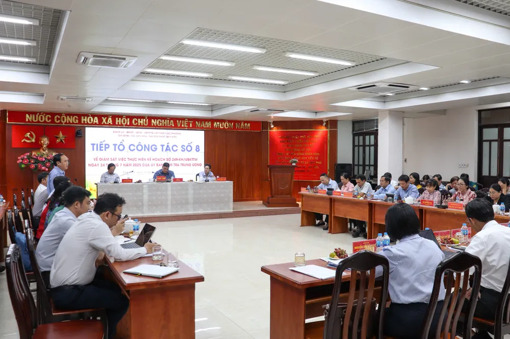 Quang cảnh buổi làm việc z7175009647306_982cfe8fdd2622e3360895ed2da7e037.jpg