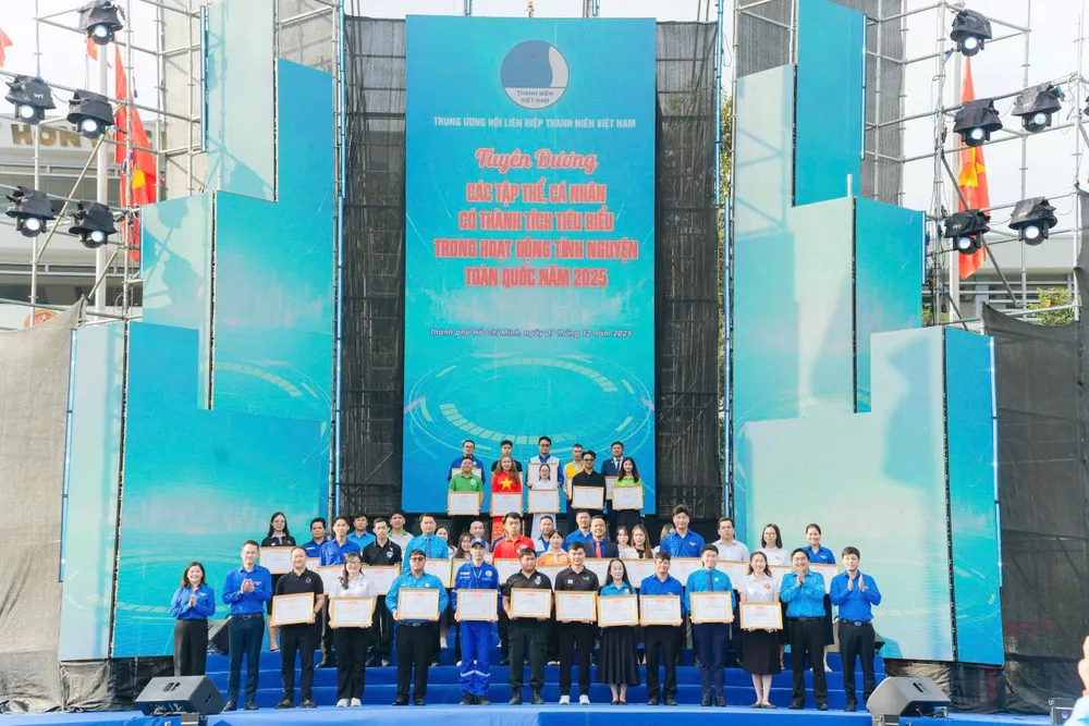 A 2025-ben a nemzeti önkéntes tevékenységekben kiemelkedő eredményeket elért csoportok és egyének elismerő oklevelet kaptak a Vietnami Ifjúsági Unió Központi Bizottságától. TQuoc.jpg
