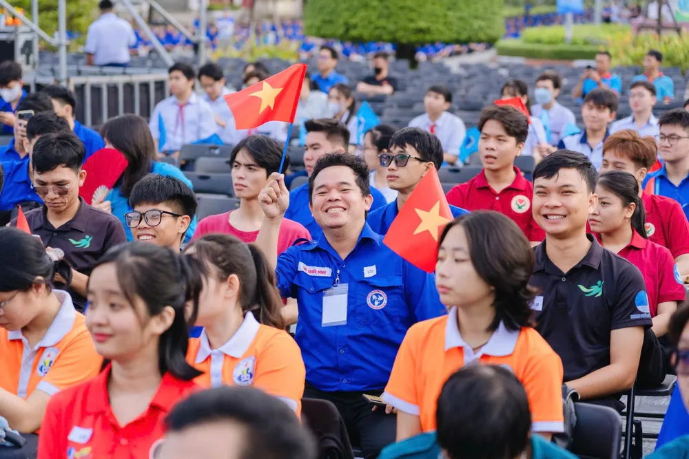 Fiatalok vesznek részt a fesztiválon z7301053708278_b8494e8a1e673a7f074f84cd33f2304f.jpg