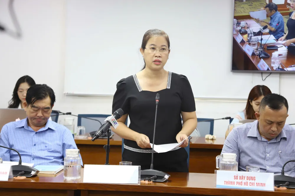 លោកស្រី Tran Le Thanh Truc ថ្លែងមតិក្នុងសន្និសីទកាសែត។ z7316104775783_b3f2c156476659f3b6f5df5bd29f288a.jpg