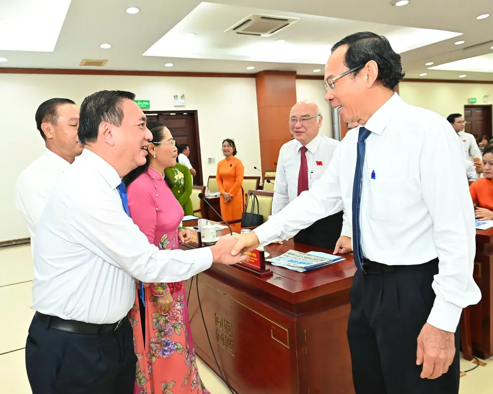Bí thư Thành ủy TPHCM Nguyễn Văn Nên tham dự kỳ họp sáng 28-6. Ảnh: VIỆT DŨNG e64ea443e1b256ec0fa3.jpg